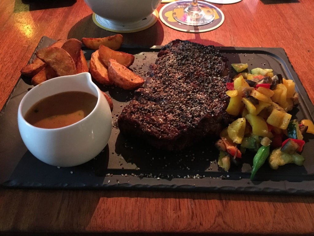 Steaks & Burger im Restaurant Bistro Steakhouse Pub 24